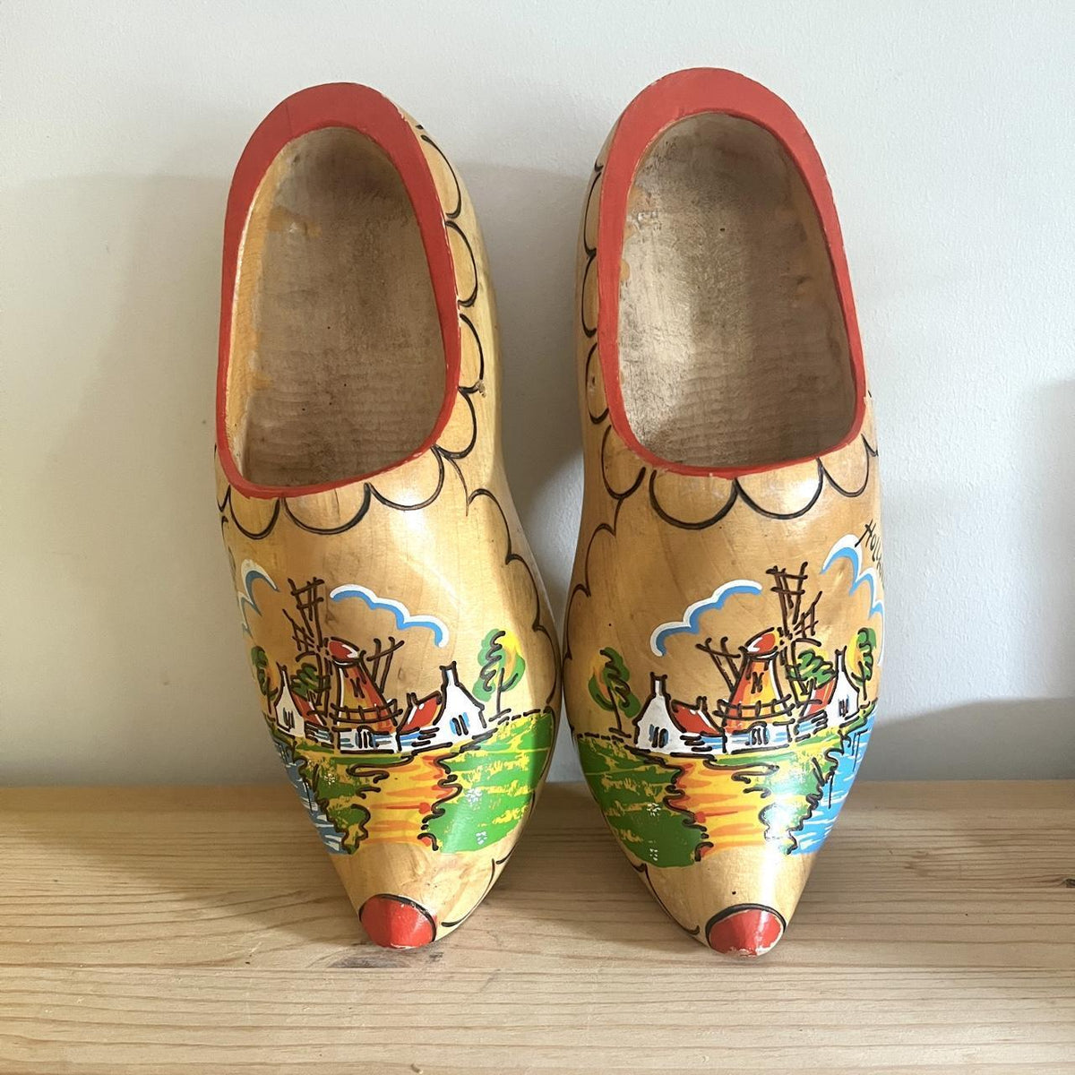 The cutest oversized Dutch clogs 🌷