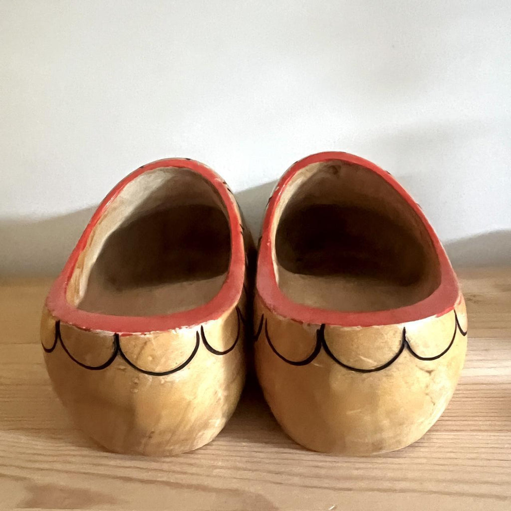 The cutest oversized Dutch clogs 🌷