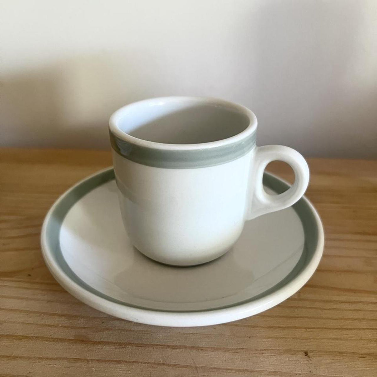 Set of 4 Vintage Maddock Ultra Vitrified Espresso Cups & Saucers