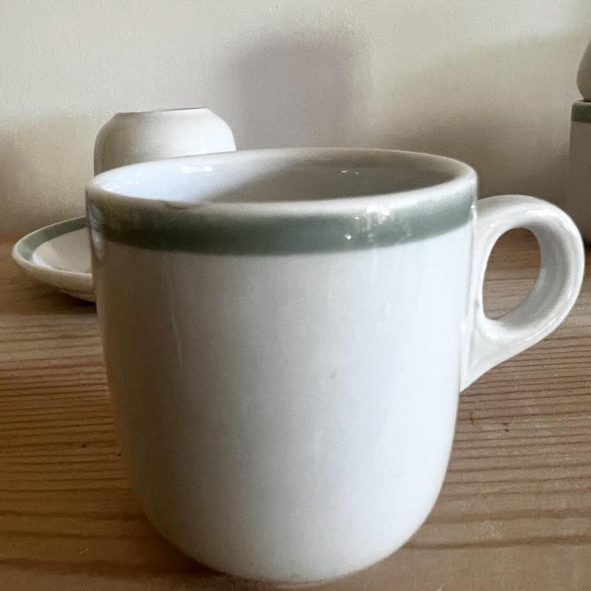 Set of 4 Vintage Maddock Ultra Vitrified Espresso Cups & Saucers