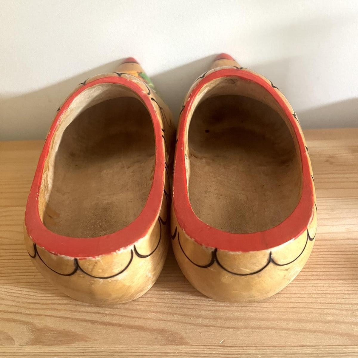 The cutest oversized Dutch clogs 🌷