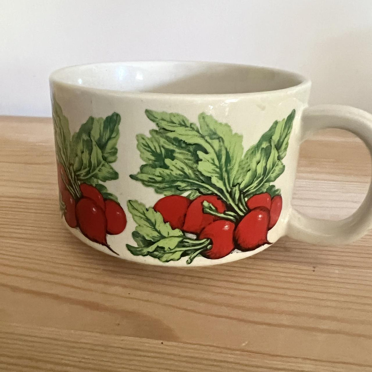 Radishes on a soup mug? Say less. ❤️🥬