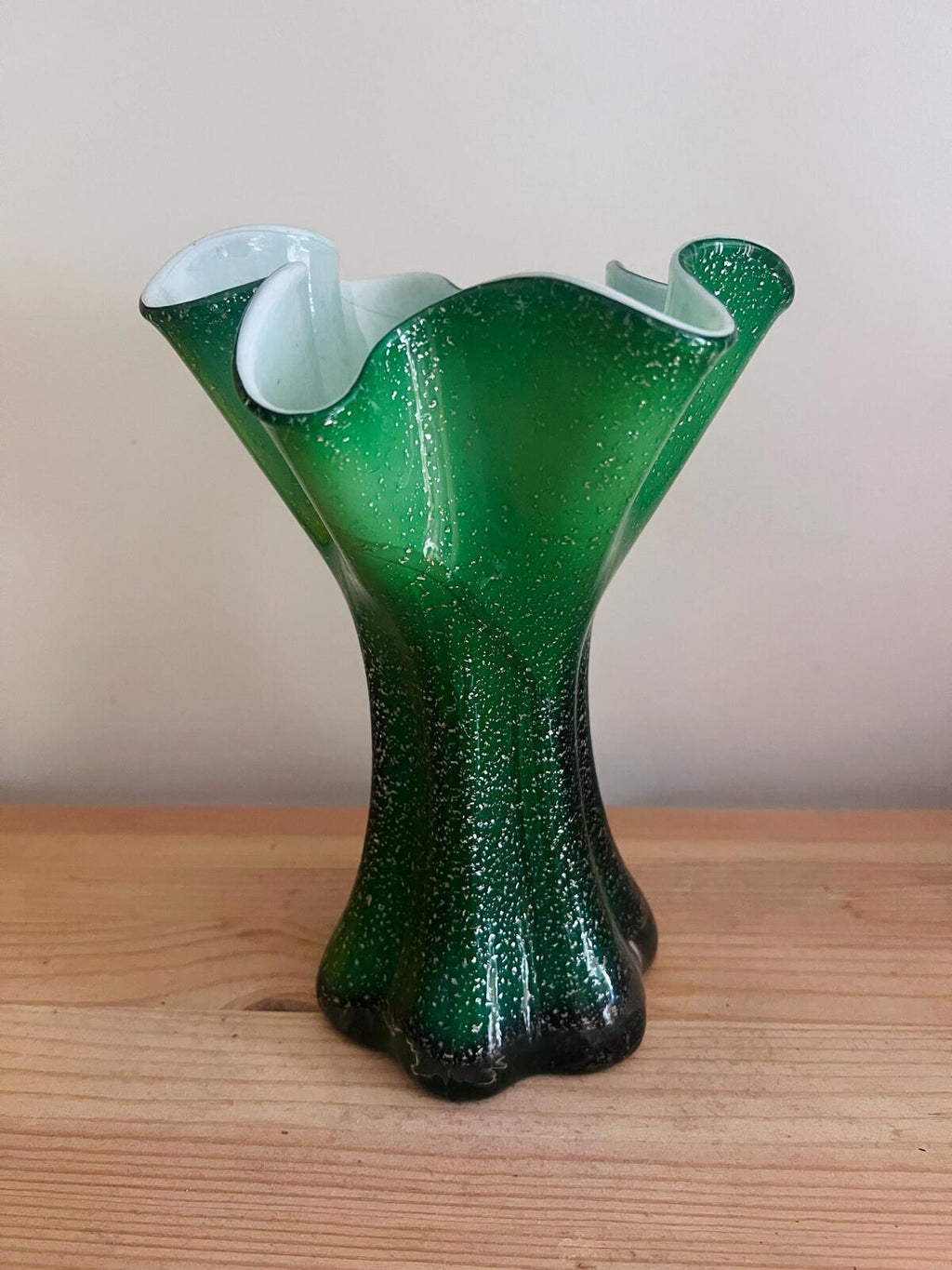Green Art Glass Vase, Ruffled Rim, Speckled Glass, Murano Style, Sculptural Vintage Vas